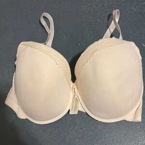 Jessica Simpson- 40D Bra